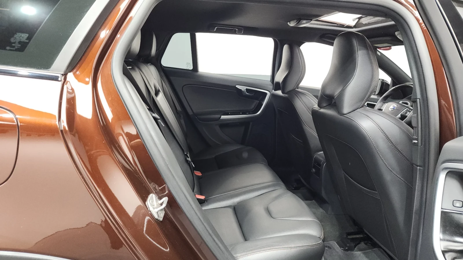 Volvo V60 Cross Country 2.5T 5cylinder AWD, снимка 11 - Автомобили и джипове - 55070092