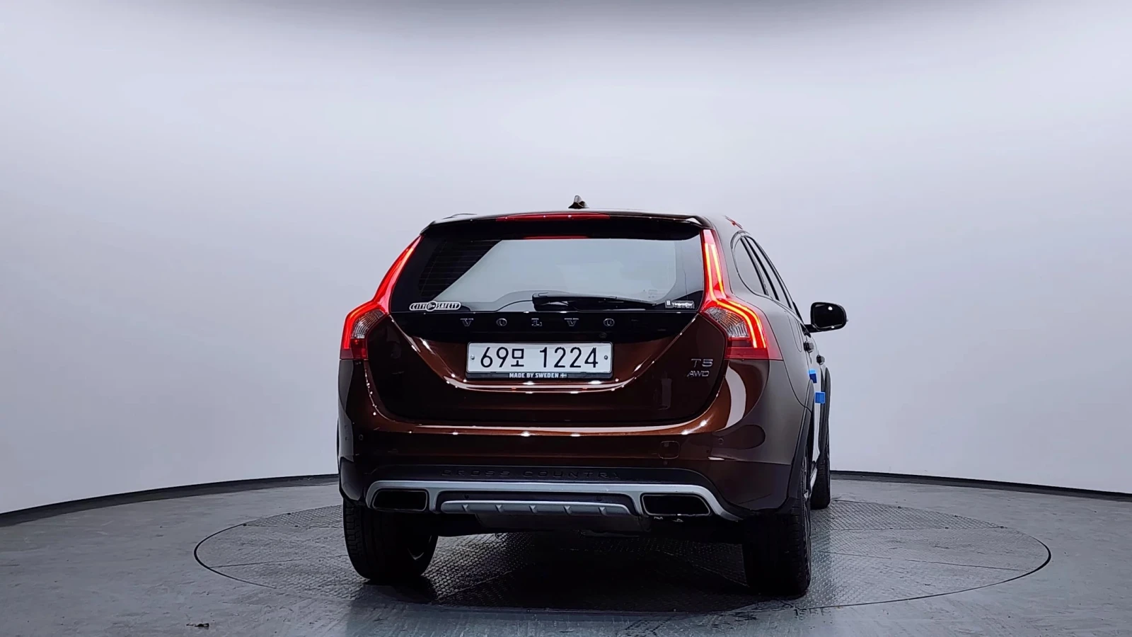 Volvo V60 Cross Country 2.5T 5cylinder AWD, снимка 4 - Автомобили и джипове - 55070092