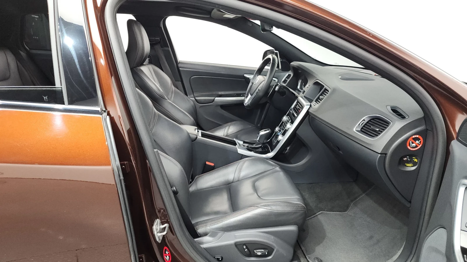 Volvo V60 Cross Country 2.5T 5cylinder AWD, снимка 10 - Автомобили и джипове - 55070092