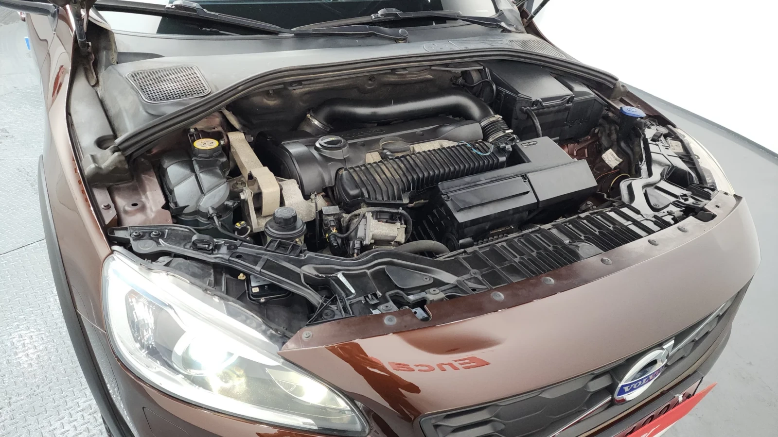 Volvo V60 Cross Country 2.5T 5cylinder AWD, снимка 5 - Автомобили и джипове - 55070092