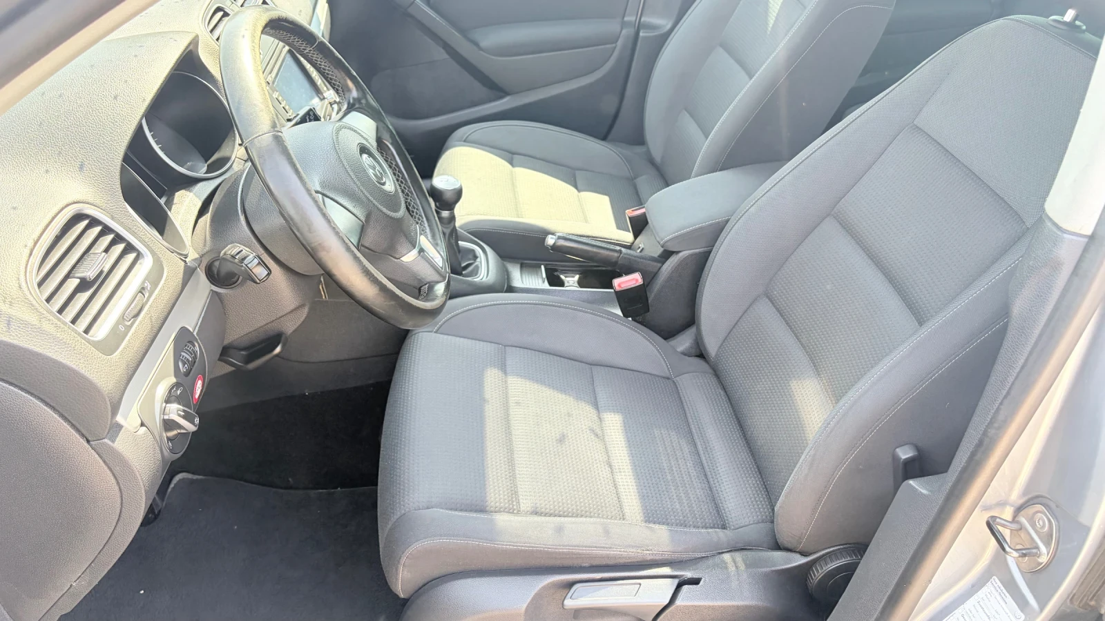 VW Golf 1.2 I -77kw, снимка 7 - Автомобили и джипове - 55594027
