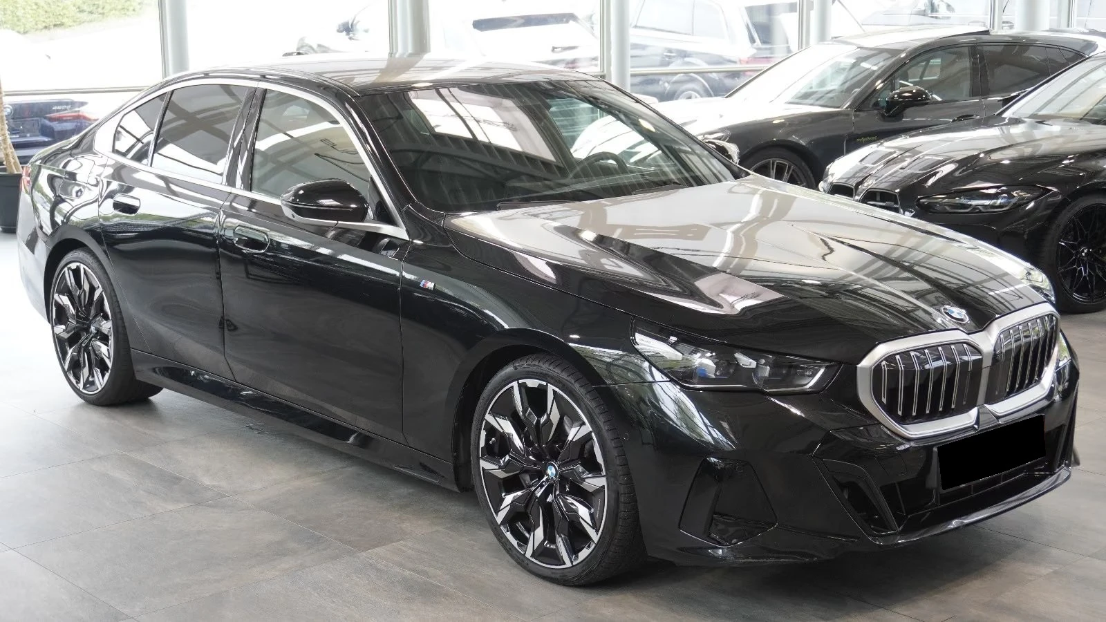 BMW 540 d xDrive/MSport/INDIVIDUAL/ICONIC GLOW/HEAD UP/360, снимка 6 - Автомобили и джипове - 55903146