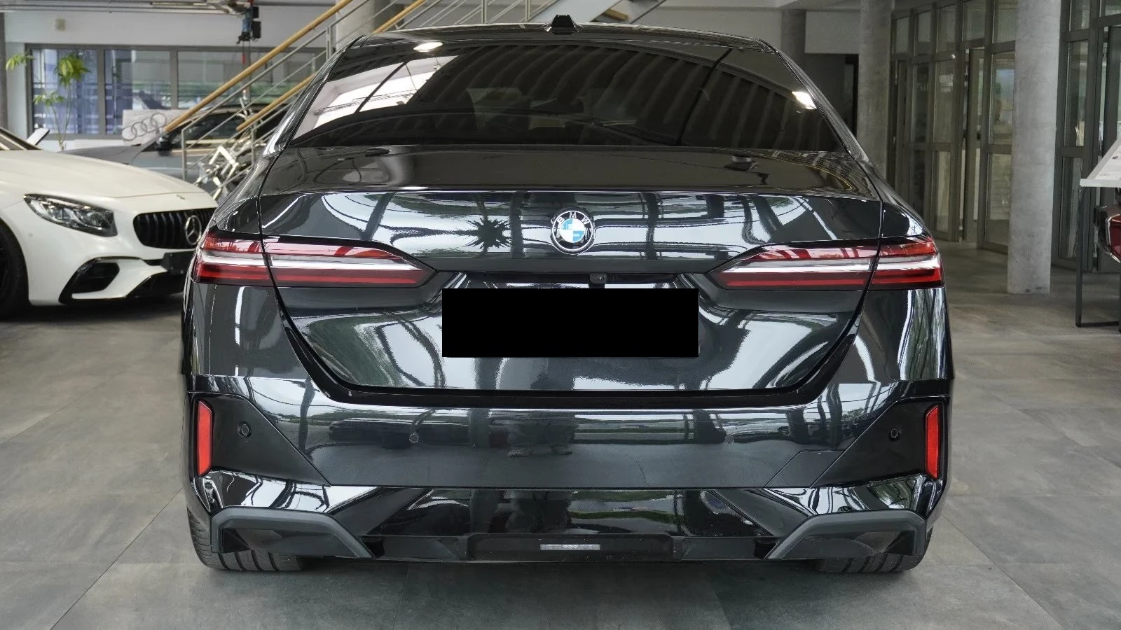 BMW 540 d xDrive/MSport/INDIVIDUAL/ICONIC GLOW/HEAD UP/360, снимка 3 - Автомобили и джипове - 55903146