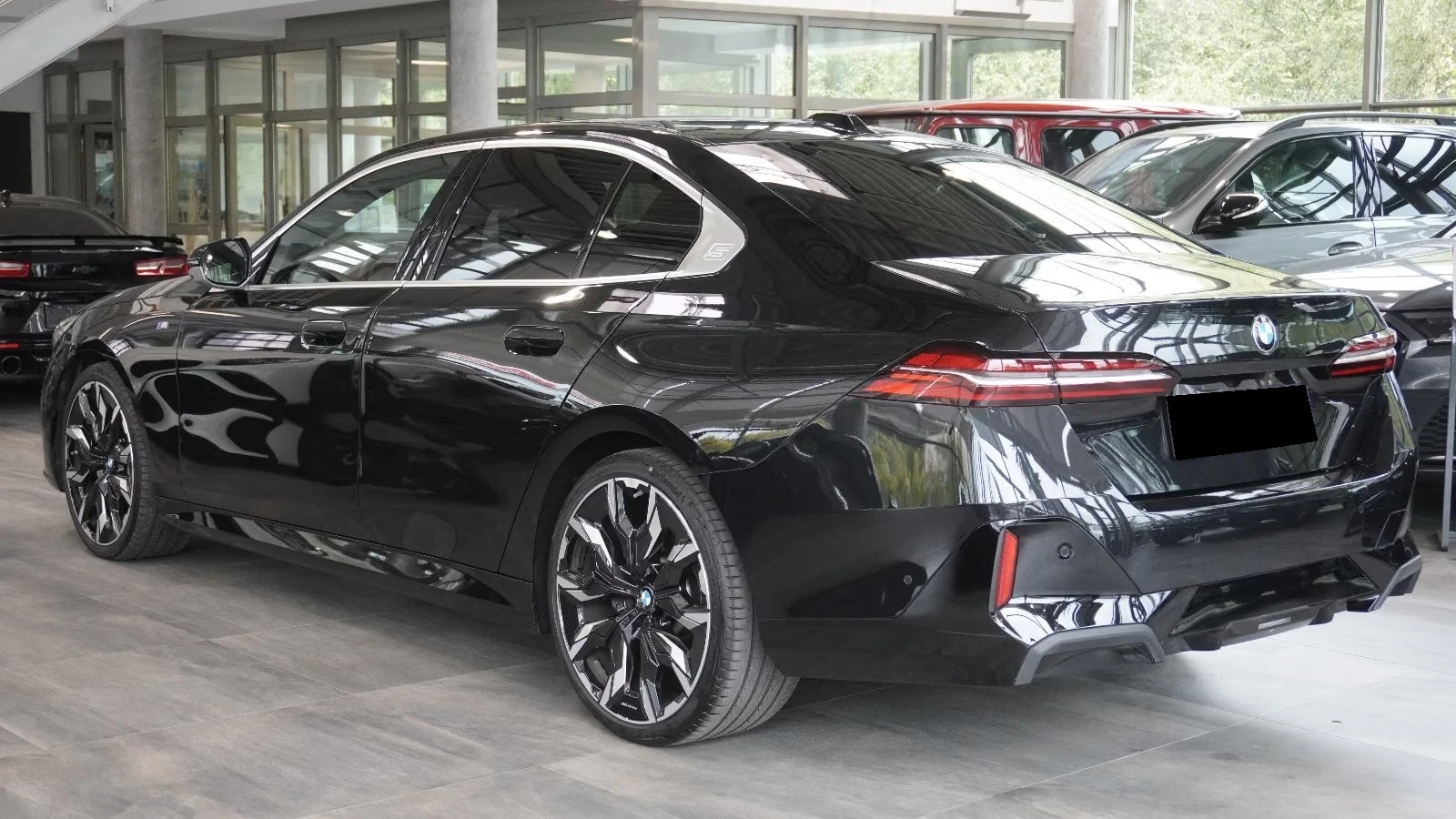 BMW 540 d xDrive/MSport/INDIVIDUAL/ICONIC GLOW/HEAD UP/360, снимка 2 - Автомобили и джипове - 55903146