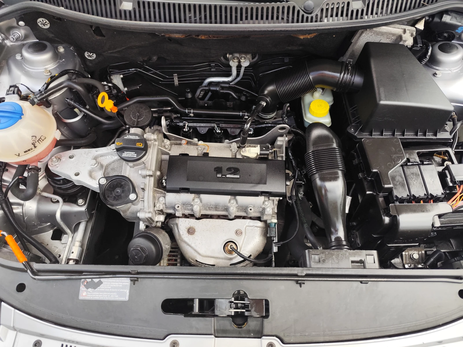 VW Polo 1.2i* KLIMA* MMi* , снимка 14 - Автомобили и джипове - 56038588