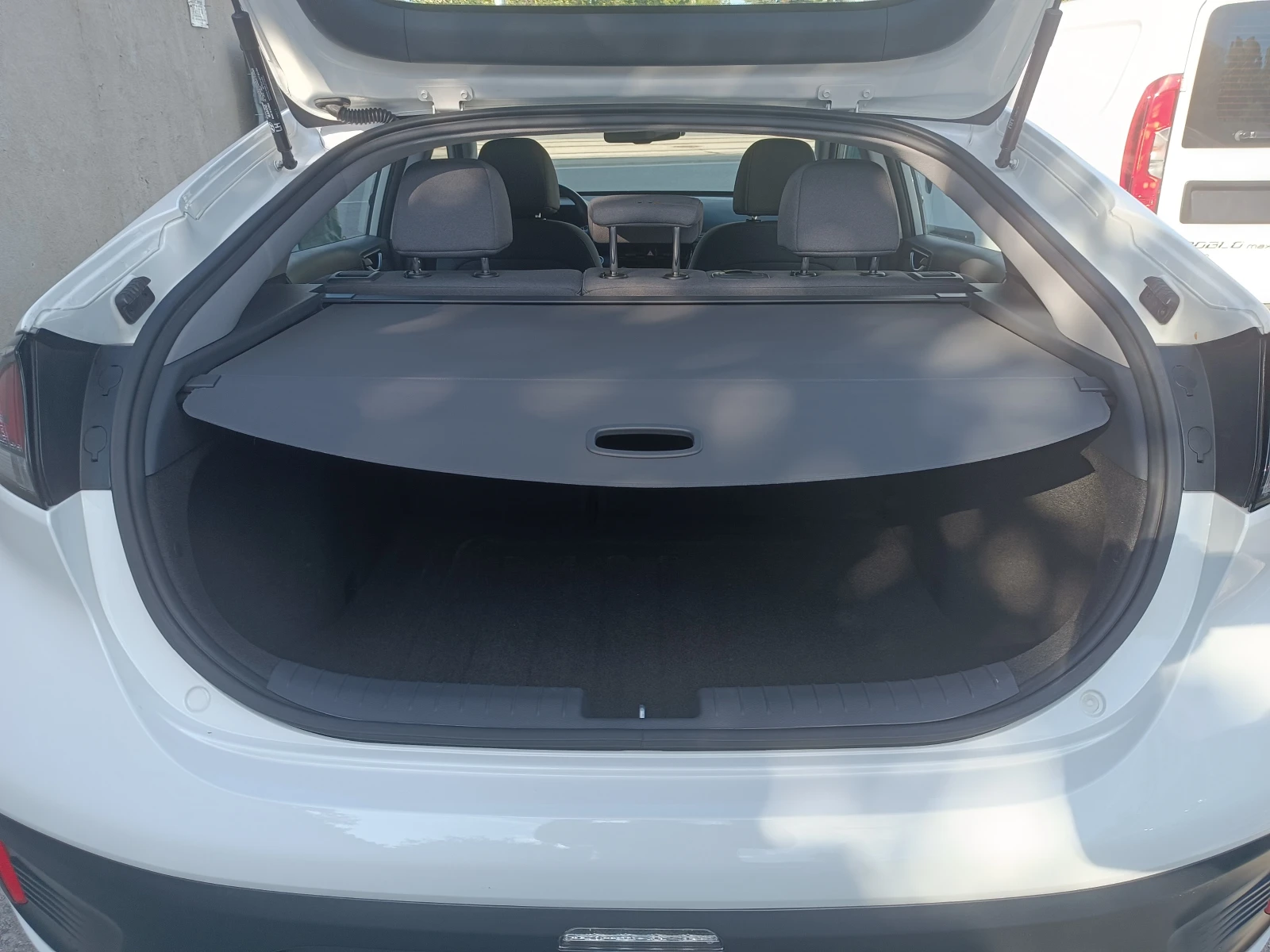 Hyundai Ioniq 1.6iHYBRID  , снимка 11 - Автомобили и джипове - 56060686