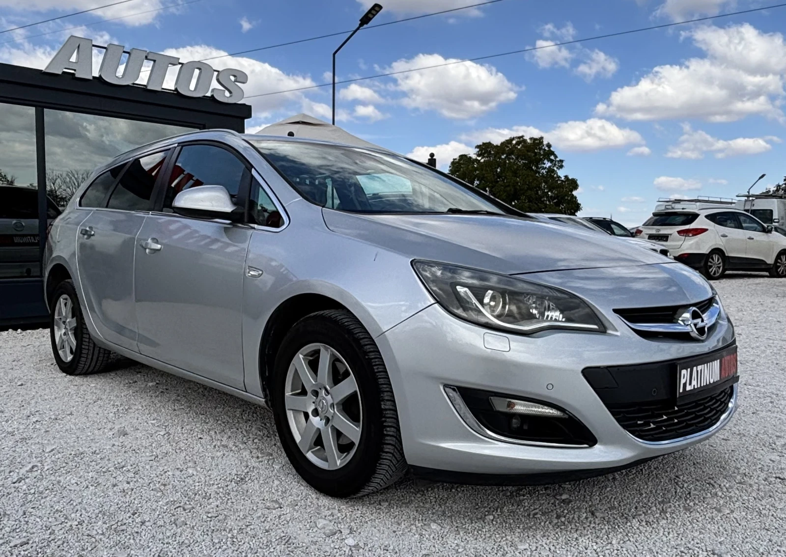 Opel Astra 2.0CDI/CARPLAY/NAVI/ПОДГРЕВ/ТЕГЛИЧ , снимка 4 - Автомобили и джипове - 56293178