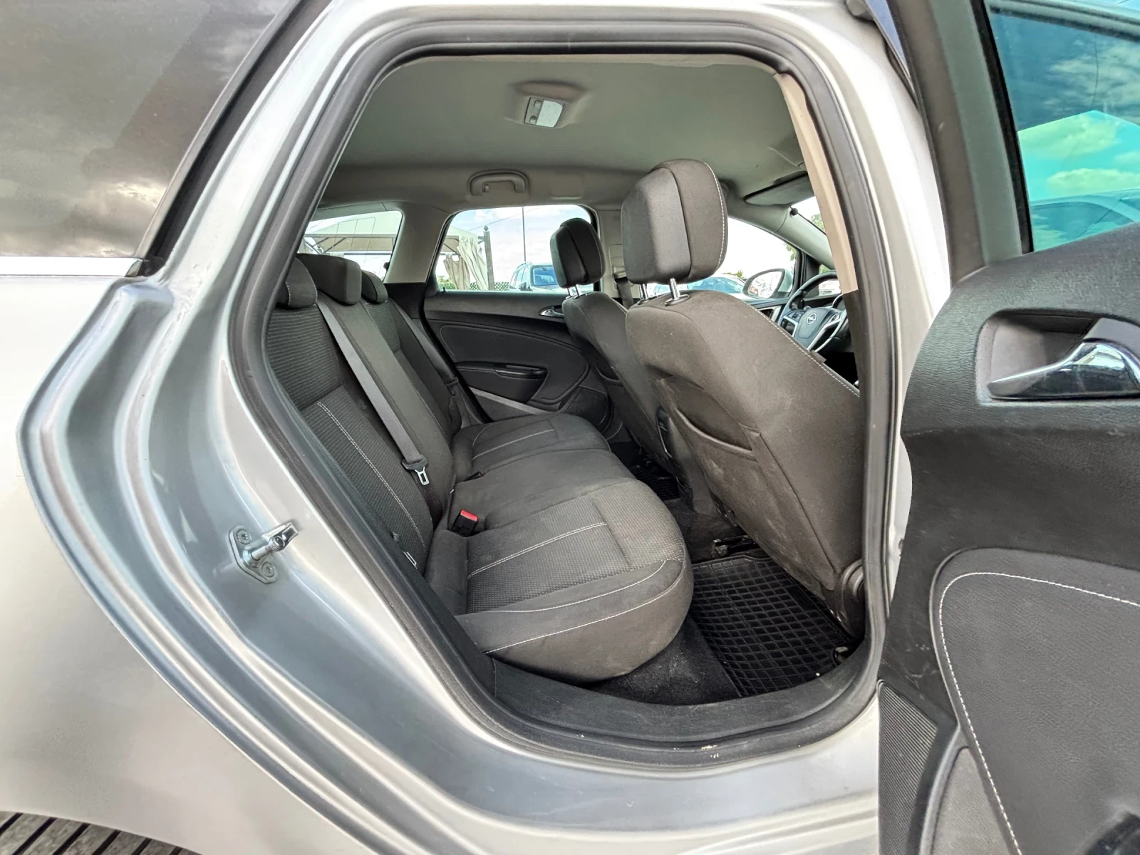 Opel Astra 2.0CDI/CARPLAY/NAVI/ПОДГРЕВ/ТЕГЛИЧ , снимка 13 - Автомобили и джипове - 56293178