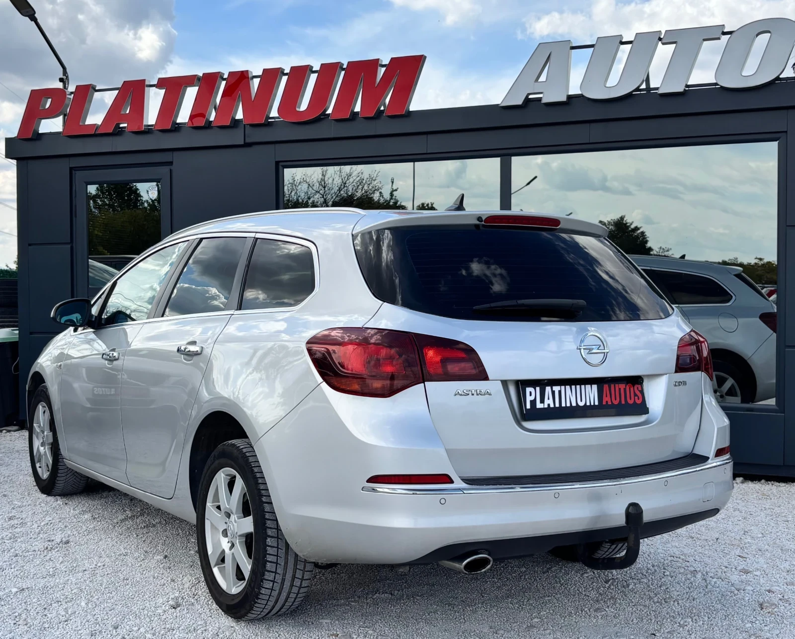 Opel Astra 2.0CDI/CARPLAY/NAVI/ПОДГРЕВ/ТЕГЛИЧ , снимка 6 - Автомобили и джипове - 56293178