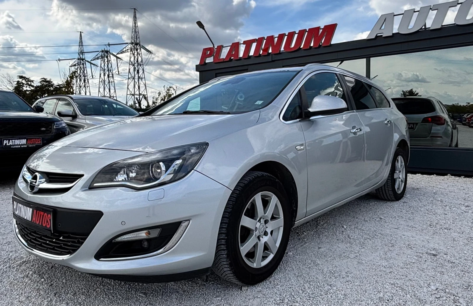 Opel Astra 2.0CDI/CARPLAY/NAVI/ПОДГРЕВ/ТЕГЛИЧ , снимка 2 - Автомобили и джипове - 56293178