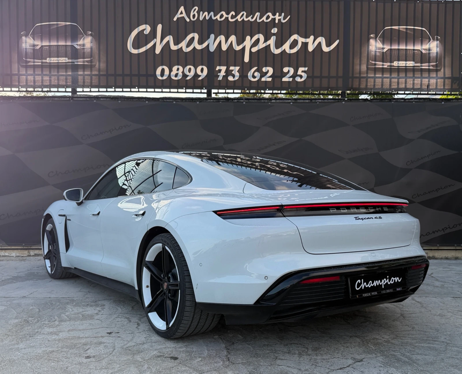 Porsche Taycan Бартер лизинг, снимка 4 - Автомобили и джипове - 56641577