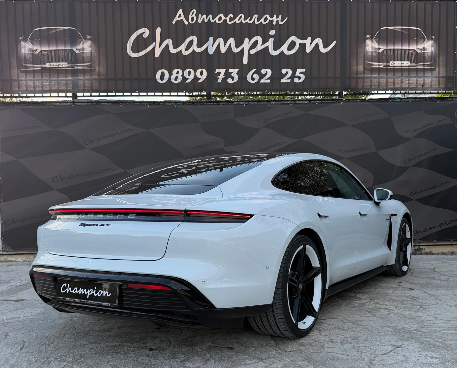 Porsche Taycan Бартер лизинг, снимка 6 - Автомобили и джипове - 56641577