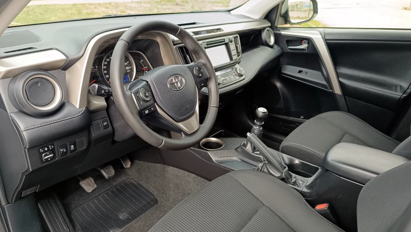 Toyota Rav4 2.0D4-D, снимка 11 - Автомобили и джипове - 48249549