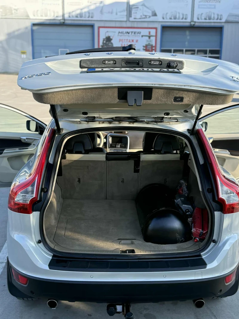 Volvo XC60 T6, снимка 12 - Автомобили и джипове - 52456737