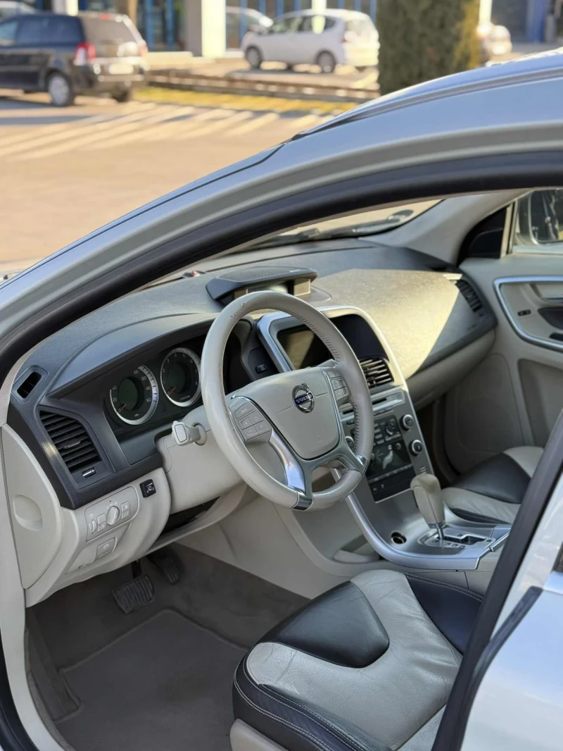 Volvo XC60 T6, снимка 10 - Автомобили и джипове - 52456737