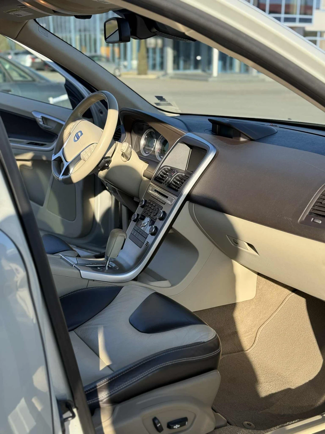 Volvo XC60 T6 - изображение 7