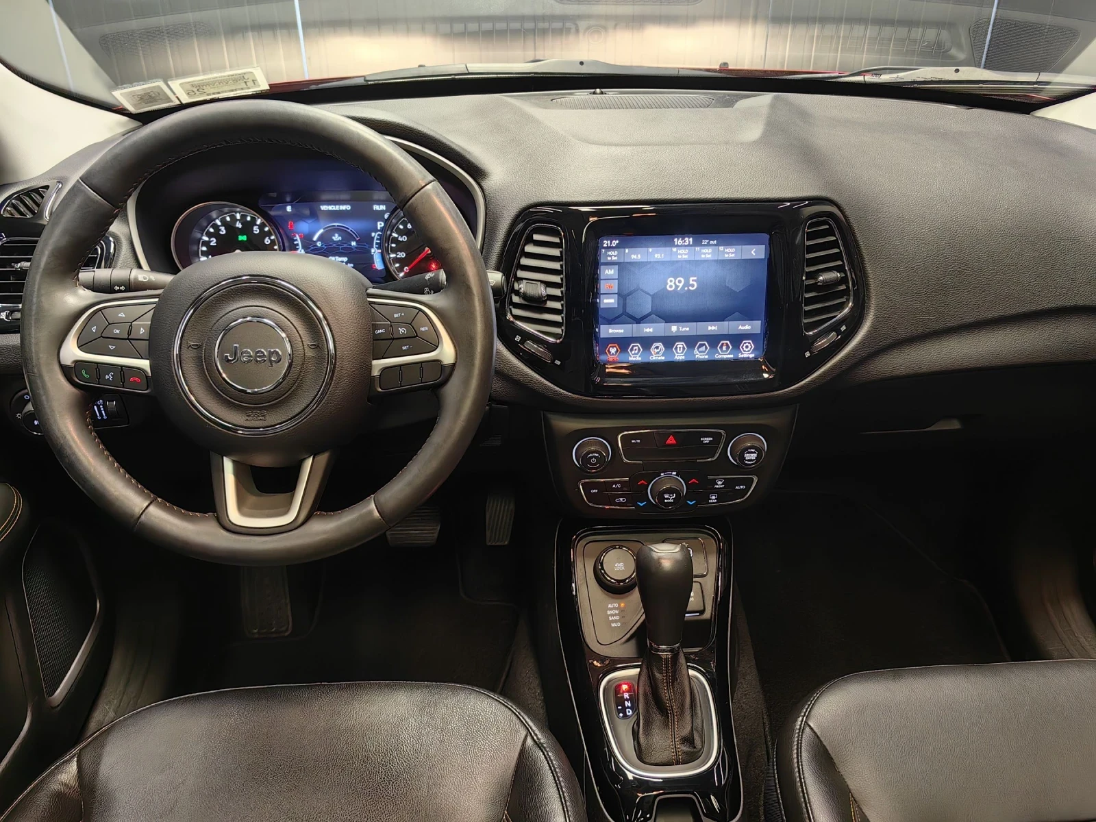 Jeep Compass 2.4* 4x4* LIMITED* 19600KM* KEYLESS* TV* CAMERA* , снимка 13 - Автомобили и джипове - 53864978