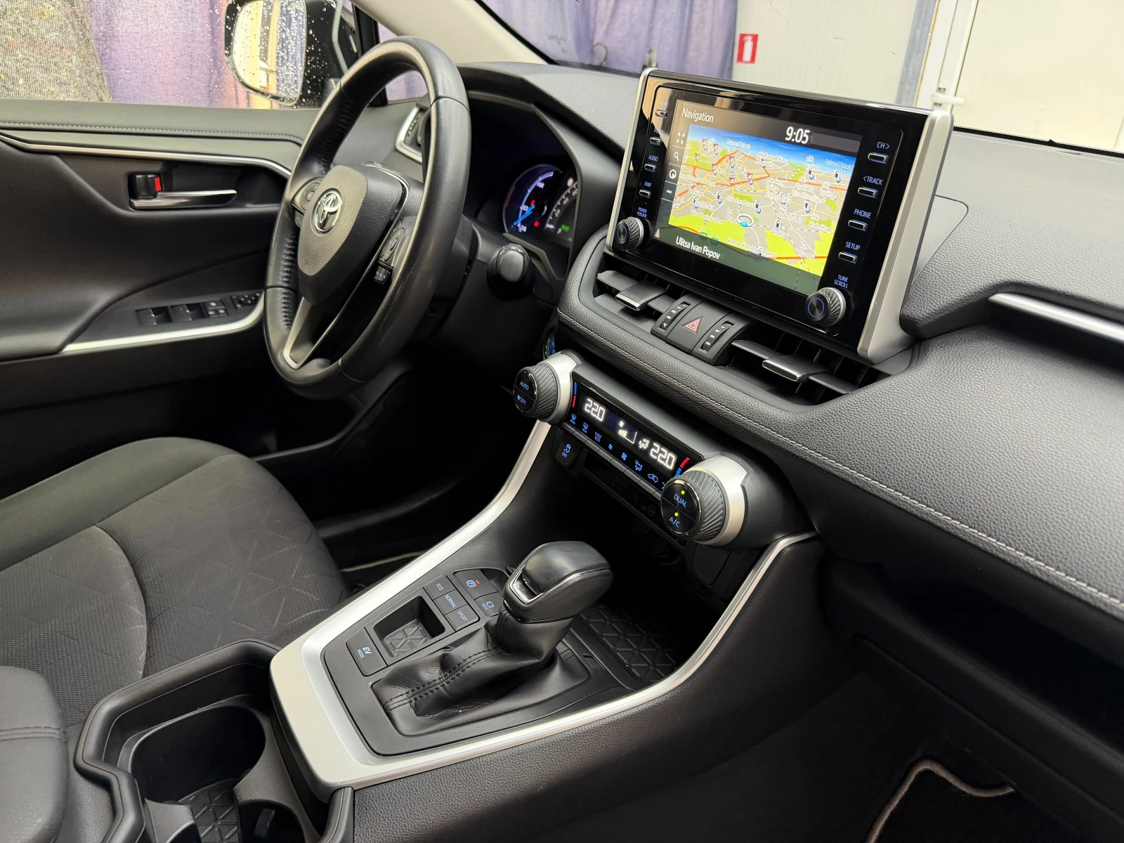 Toyota Rav4 2.5Hybrid* СЕРВИЗНА КНИЖКА С ПЪЛНА ИСТОРИЯ В TOYOT, снимка 13 - Автомобили и джипове - 54750204