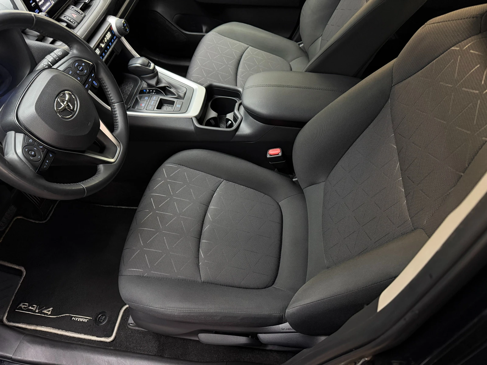 Toyota Rav4 2.5Hybrid* СЕРВИЗНА КНИЖКА С ПЪЛНА ИСТОРИЯ В TOYOT, снимка 8 - Автомобили и джипове - 54750204