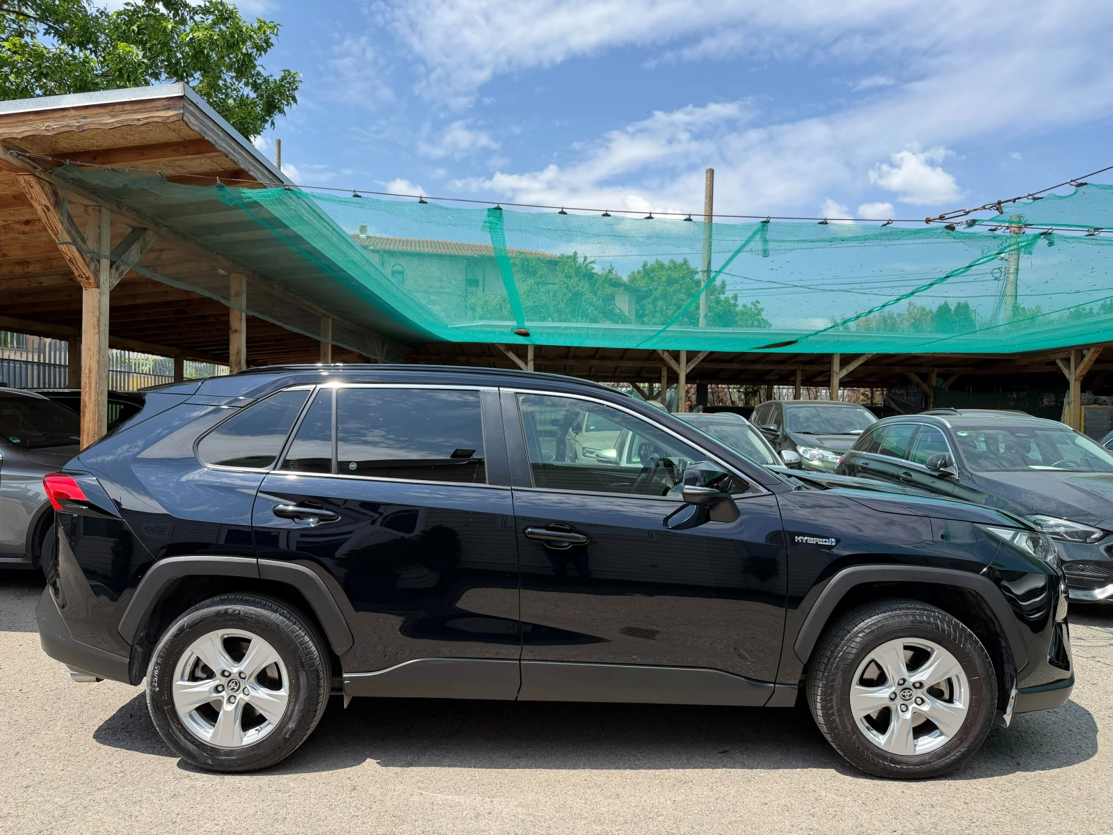 Toyota Rav4 2.5Hybrid* СЕРВИЗНА КНИЖКА С ПЪЛНА ИСТОРИЯ В TOYOT, снимка 4 - Автомобили и джипове - 54750204