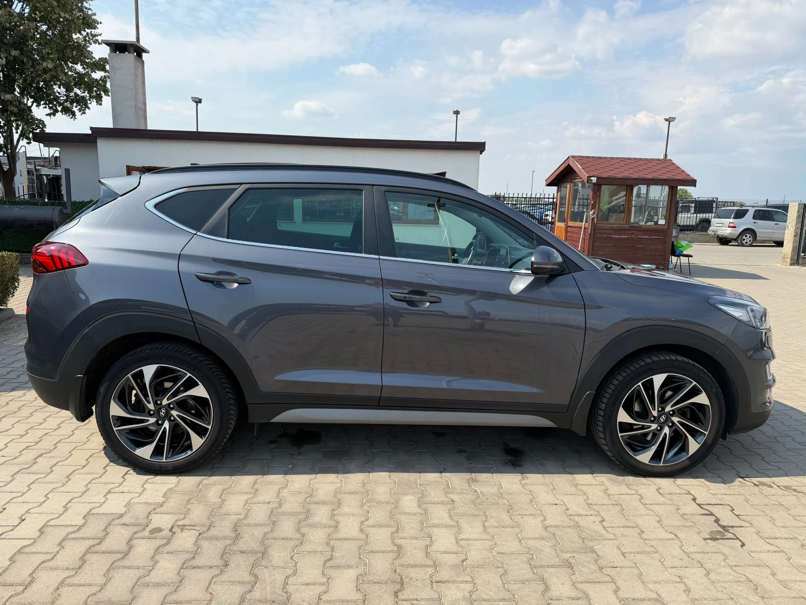 Hyundai Tucson 1.6CRDI 4WD AVTOMAT/NAVI/KOJA/KAMERA EURO 6, снимка 5 - Автомобили и джипове - 56166255
