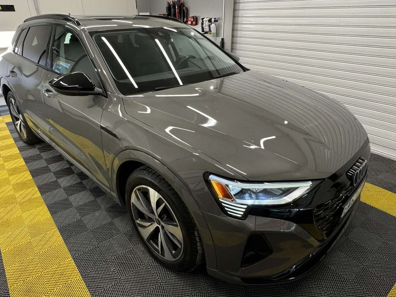 Audi Q8 Audi Q8 e-tron 55 quattro | 2024 �. | 408 �.�. |  | Mobile.bg � ����������� 2