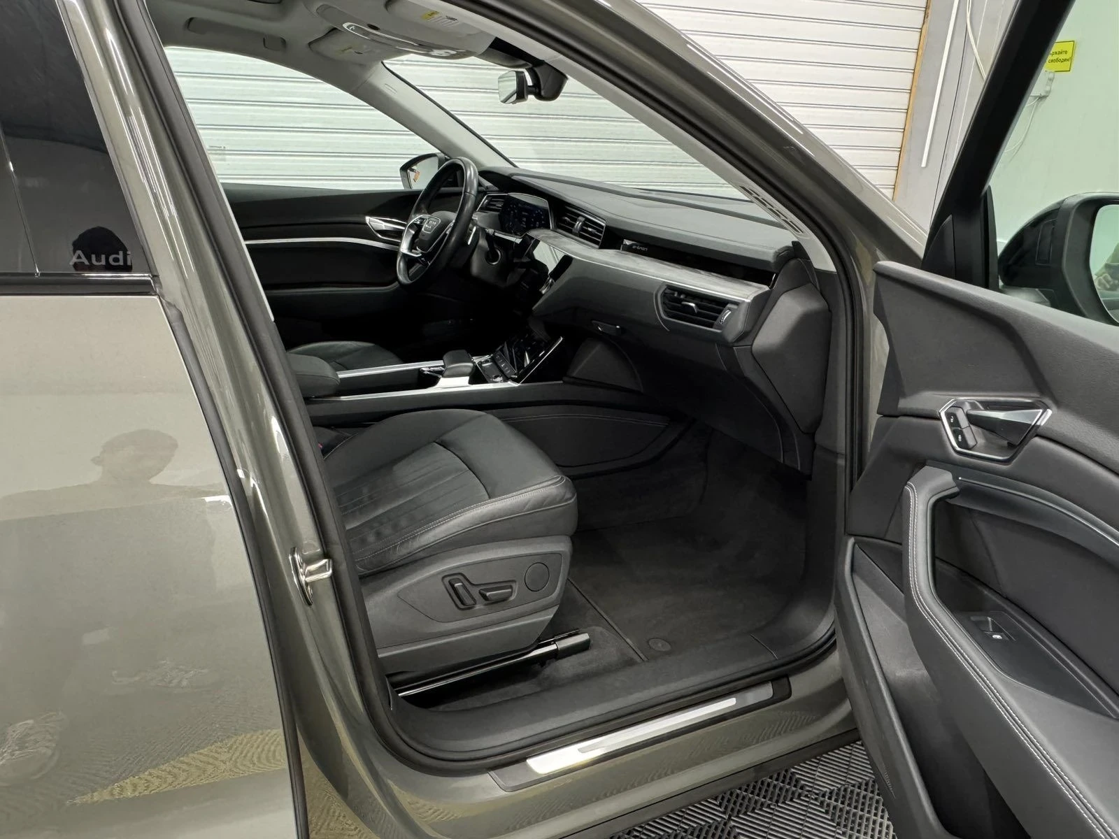 Audi Q8 Audi Q8 e-tron 55 quattro | 2024 �. | 408 �.�. |  | Mobile.bg � ����������� 7