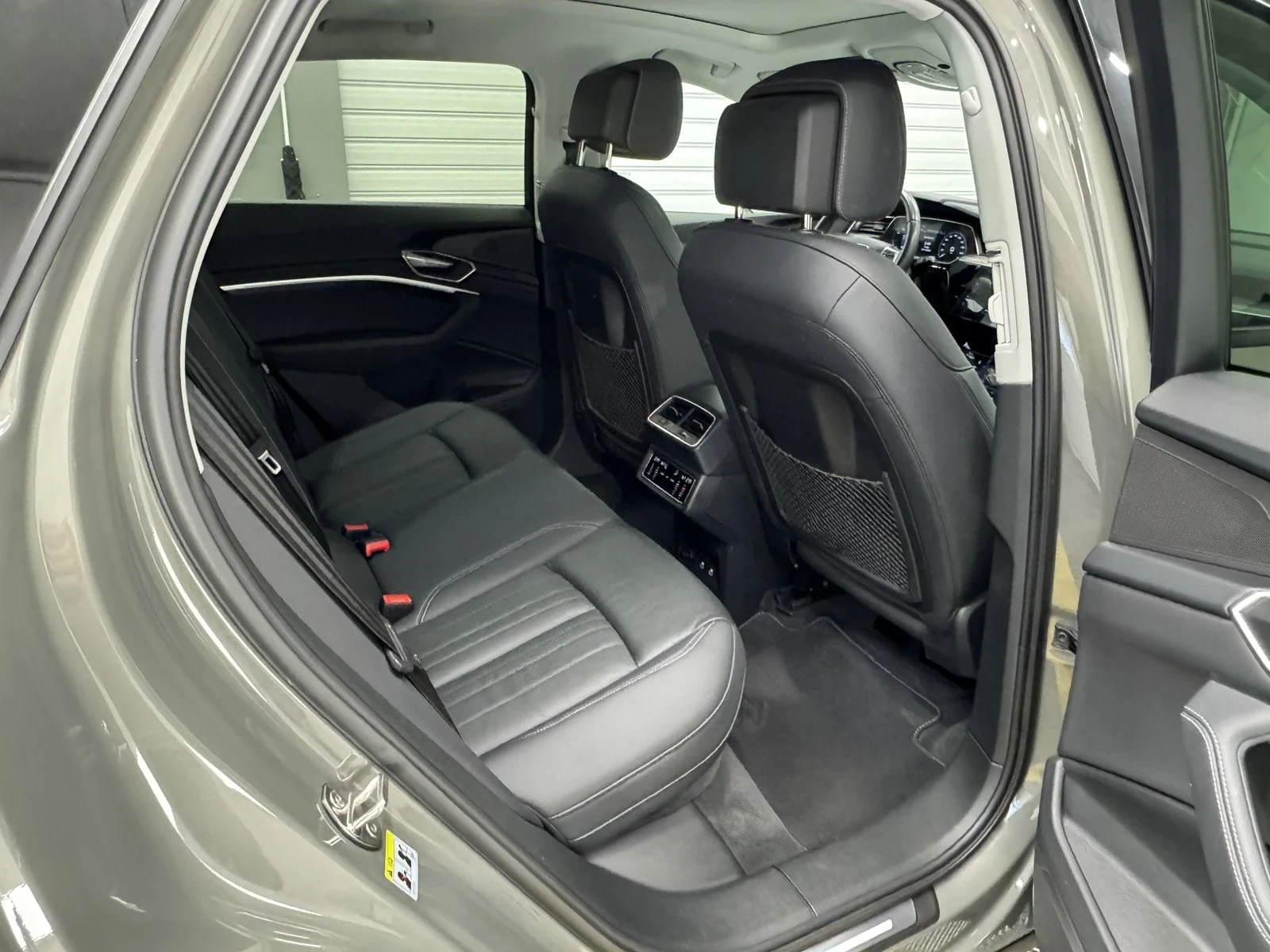 Audi Q8 Audi Q8 e-tron 55 quattro | 2024 �. | 408 �.�. |  | Mobile.bg � ����������� 10