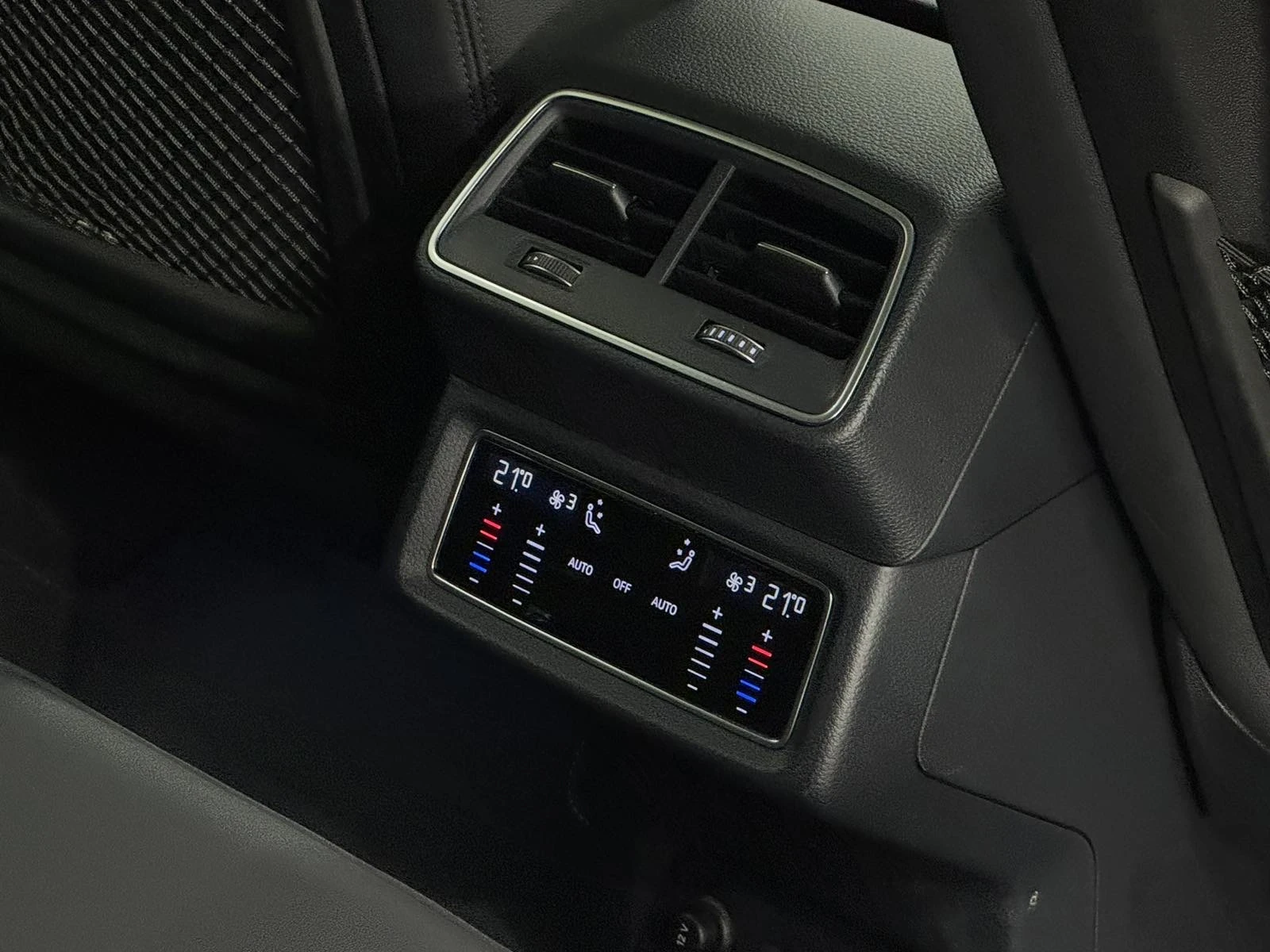 Audi Q8 Audi Q8 e-tron 55 quattro | 2024 �. | 408 �.�. |  | Mobile.bg � ����������� 12