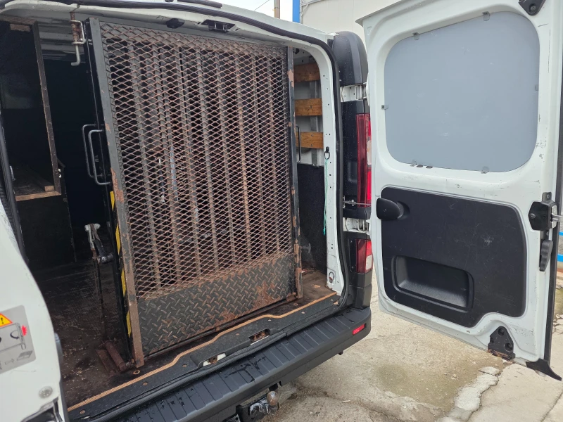 Renault Trafic 1.6dci, снимка 9 - Бусове и автобуси - 53141565