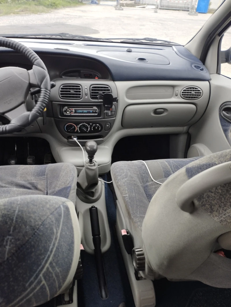 Renault Scenic, снимка 12 - Автомобили и джипове - 45383914