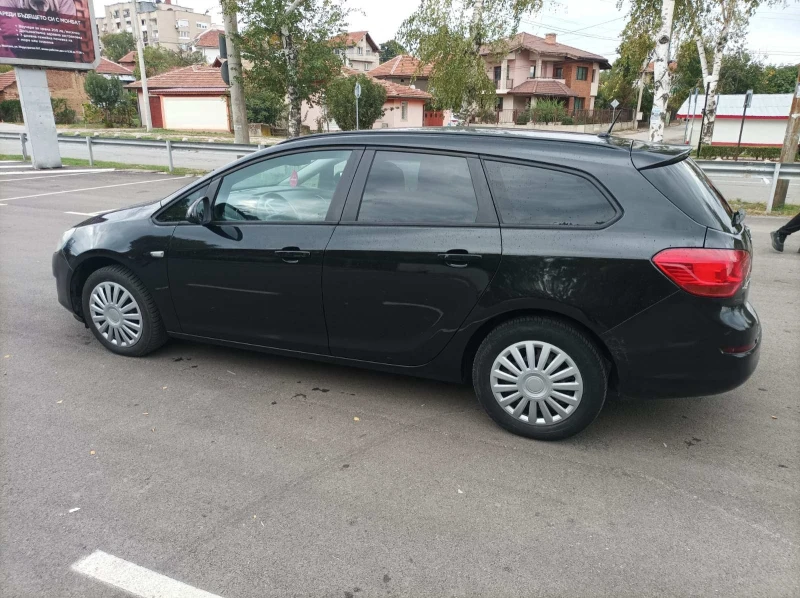 Opel Astra SportsTourer 1.7 CDTI, снимка 6 - Автомобили и джипове - 47637268