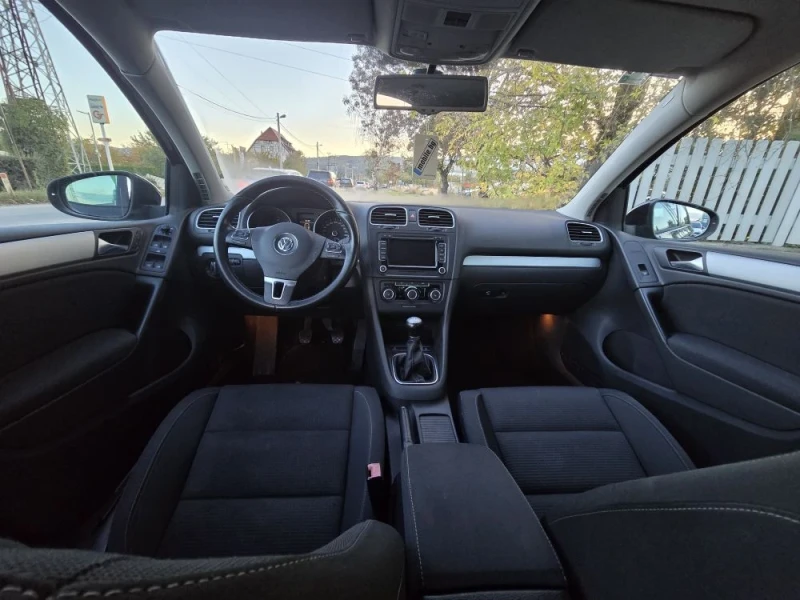 VW Golf 1.6Дизел 2012g  безупречно състояние , снимка 8 - Автомобили и джипове - 52135562