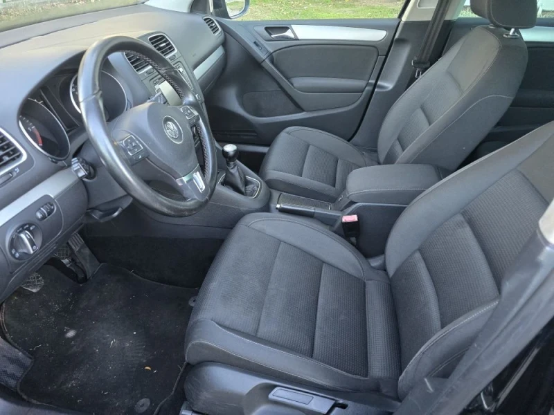 VW Golf 1.6Дизел 2012g  безупречно състояние , снимка 9 - Автомобили и джипове - 52135562