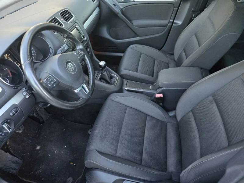 VW Golf 1.6Дизел 2012g  безупречно състояние , снимка 10 - Автомобили и джипове - 52135562
