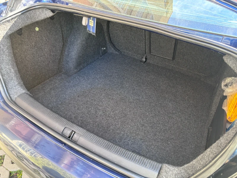 VW Jetta, снимка 8 - Автомобили и джипове - 53476365