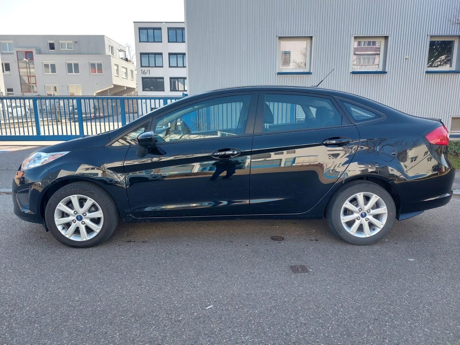 Ford Fiesta 1.6 Седан - изображение 4