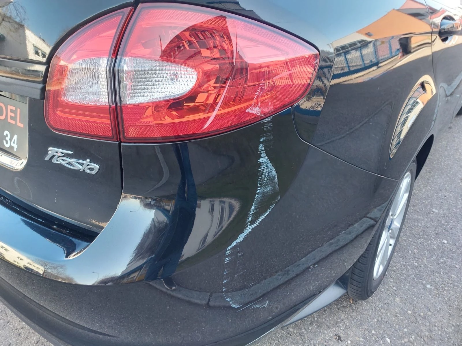 Ford Fiesta 1.6 Седан - изображение 9
