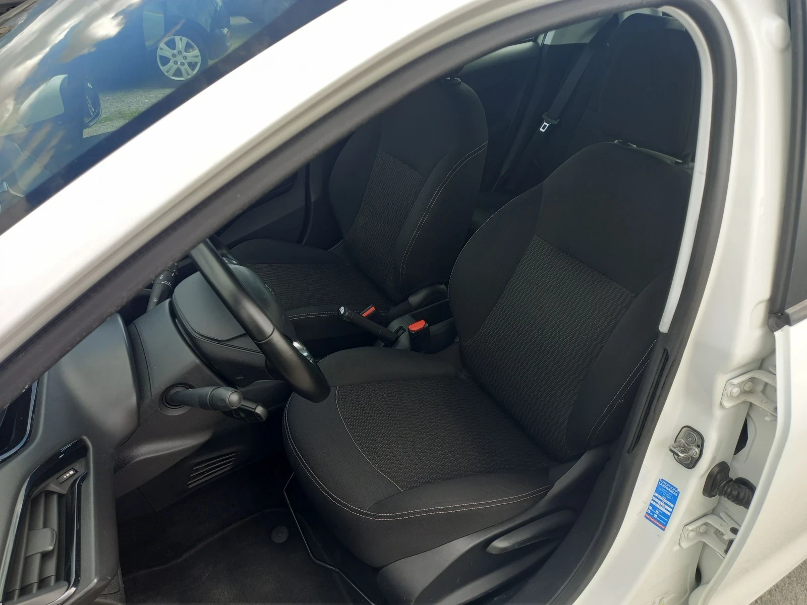 Peugeot 208 1.6 HDI - изображение 7