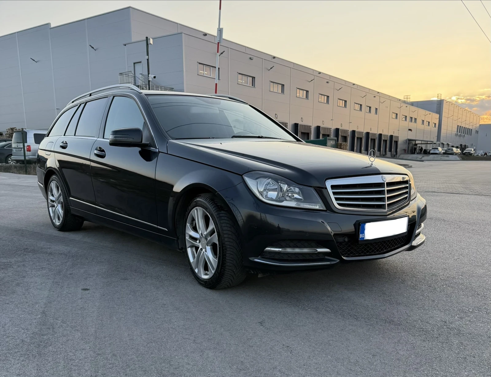 Mercedes-Benz C 200, снимка 5 - Автомобили и джипове - 53906411
