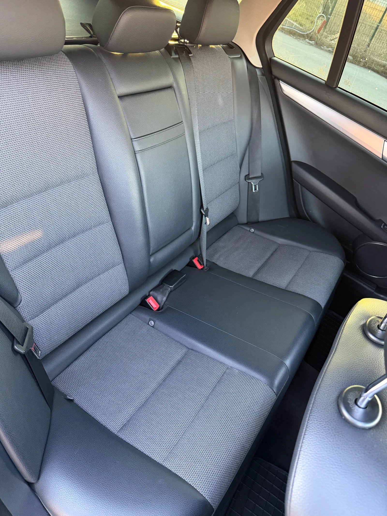 Mercedes-Benz C 200, снимка 12 - Автомобили и джипове - 53906411