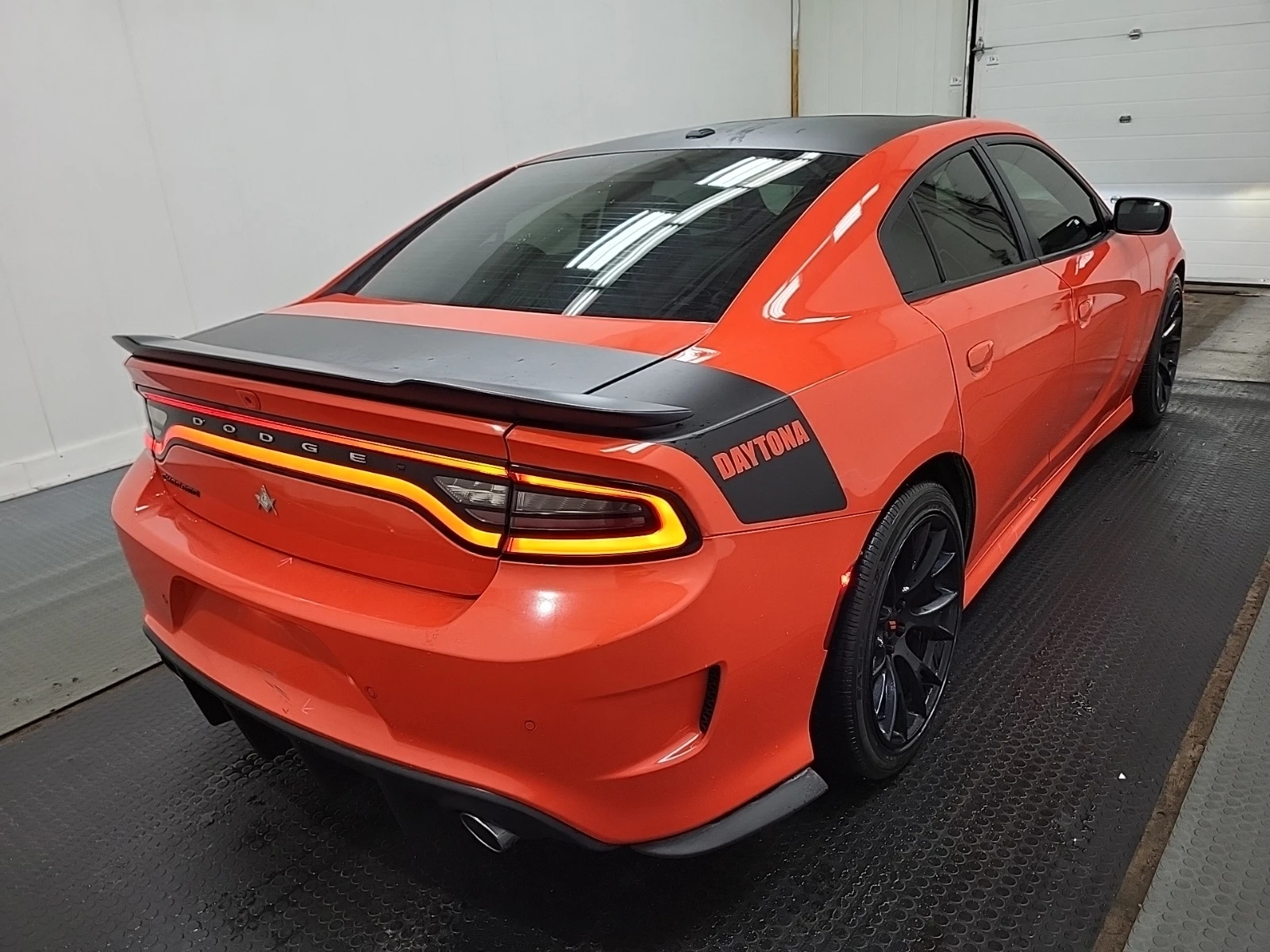 Dodge Charger R/T Daytona Edition RWD, снимка 5 - Автомобили и джипове - 54576964