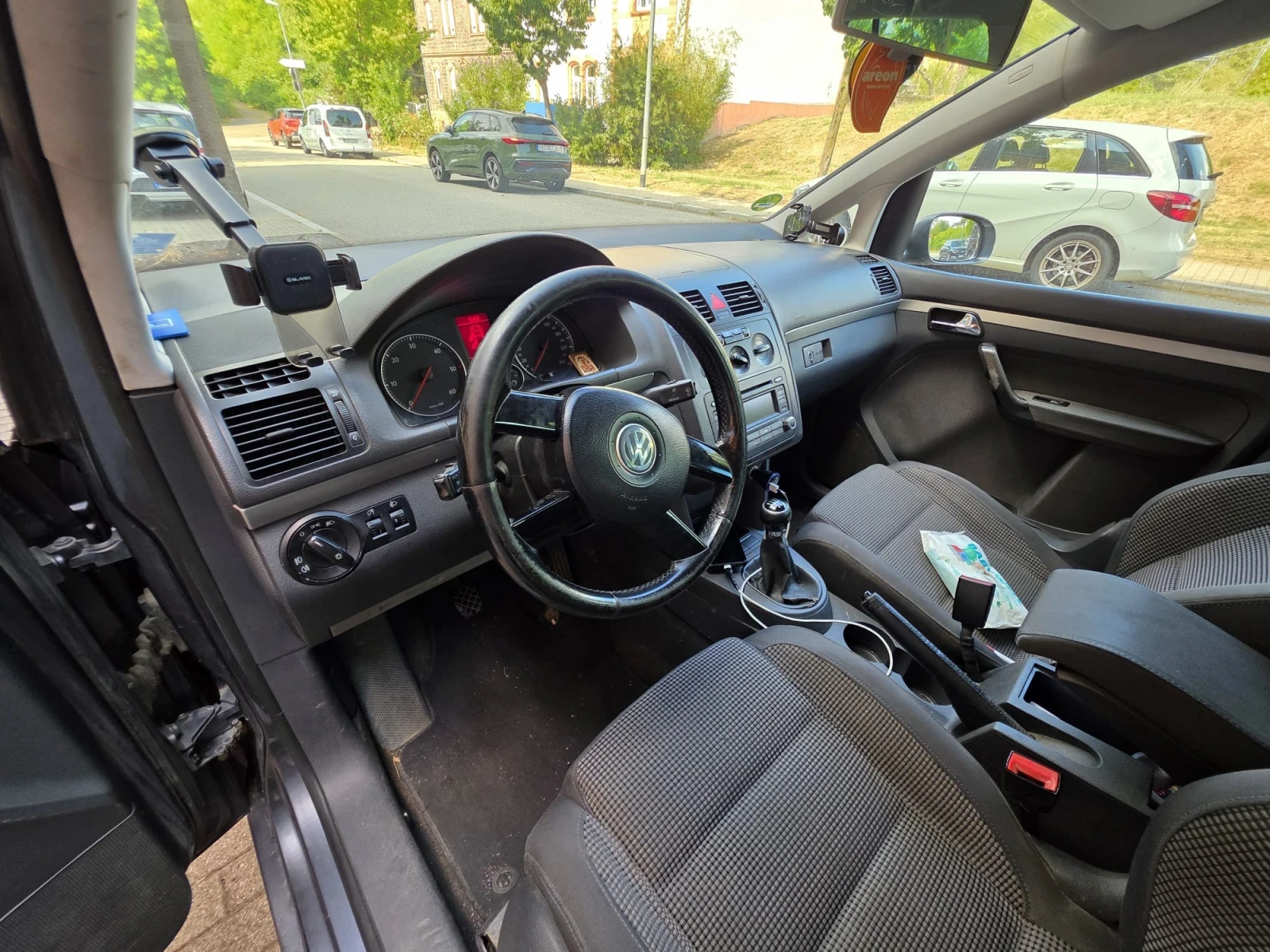 VW Touran, снимка 8 - Автомобили и джипове - 56656120