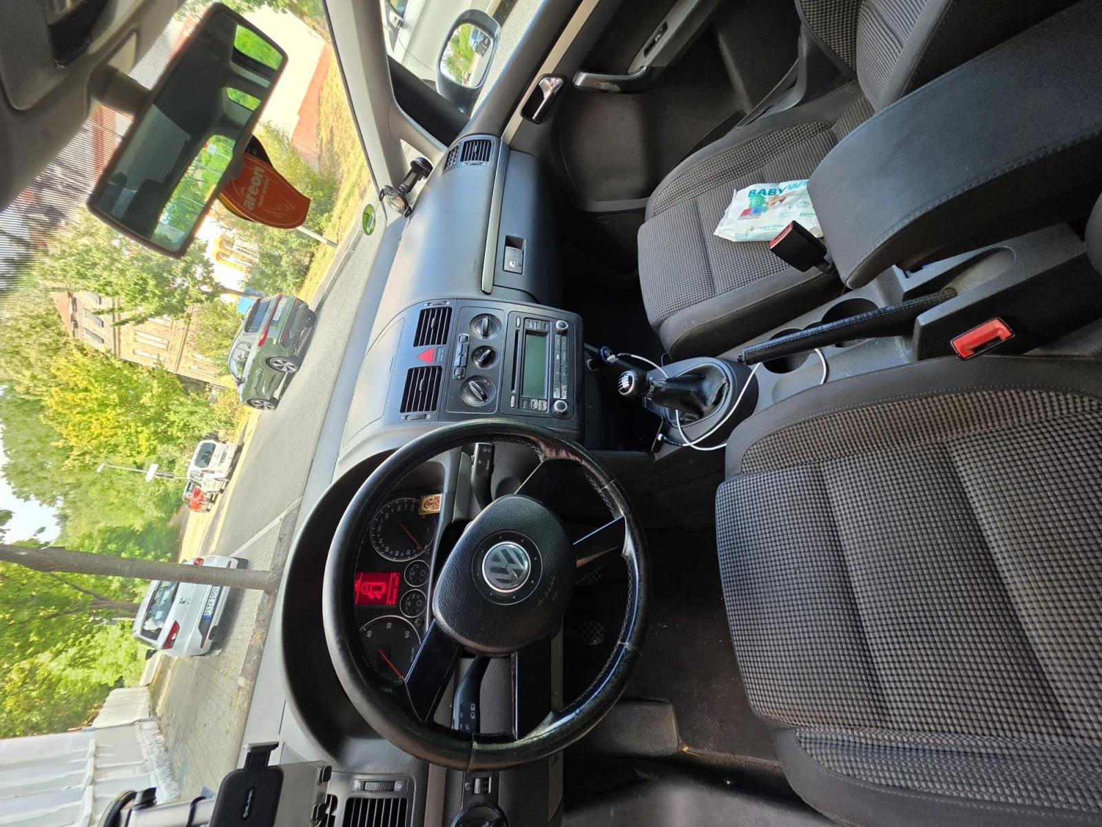 VW Touran, снимка 7 - Автомобили и джипове - 56656120