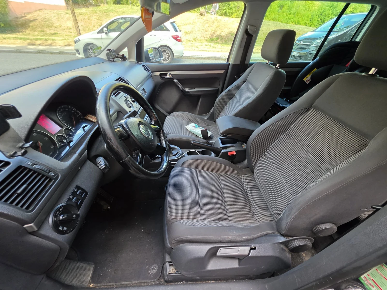 VW Touran, снимка 6 - Автомобили и джипове - 56656120