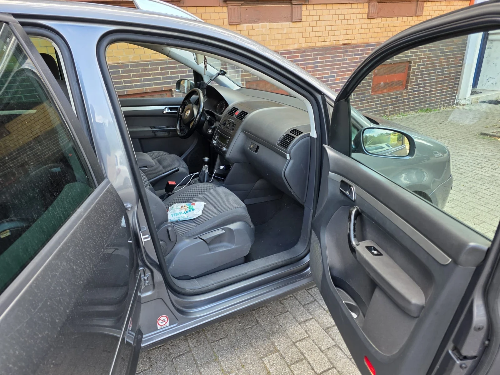 VW Touran, снимка 11 - Автомобили и джипове - 56656120