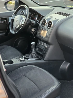 Nissan Qashqai 2.0i 4x4 6 скорости 6+ 1 /Панорама /360  камери , снимка 9