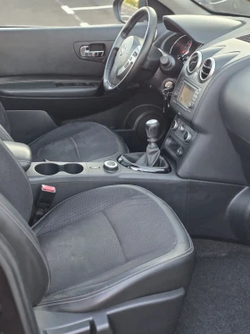Nissan Qashqai 2.0i 4x4 6 скорости 6+ 1 /Панорама /360  камери , снимка 13