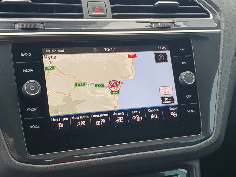 VW Tiguan R-Line 2.0 TDI SCR 4MOTION DSG, снимка 10 - Автомобили и джипове - 52686611