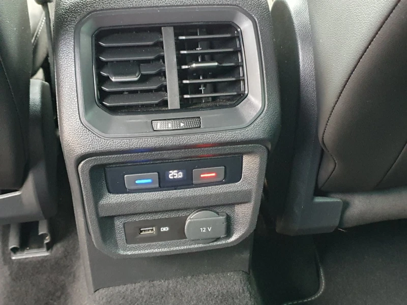 VW Tiguan R-Line 2.0 TDI SCR 4MOTION DSG, снимка 15 - Автомобили и джипове - 52686611